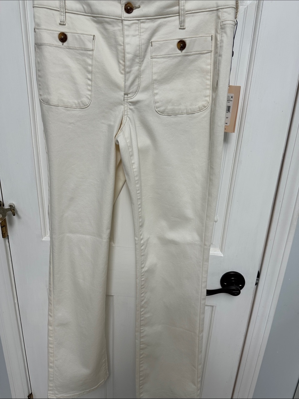 NYDJ Cream Straight-Leg Jeans with Front Patch Pockets. New with tags